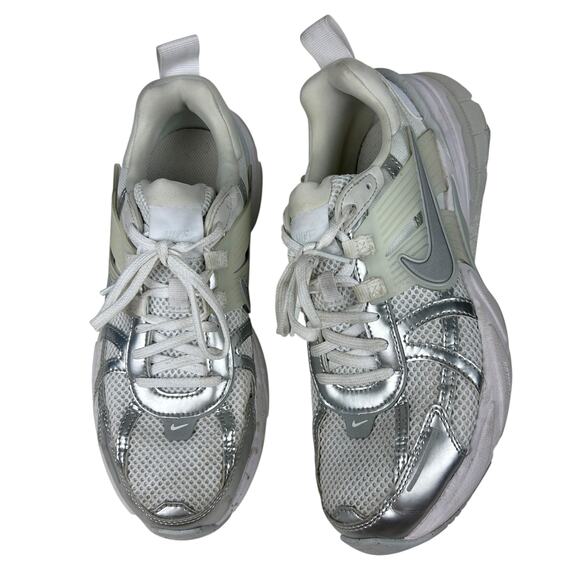 Nike V2 Grey Silver Running Sneakers Chunky 90s Preppy Casual 9 - Picture 1 of 8